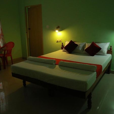 Shirleys Beach Hotel Kovalam Bagian luar foto