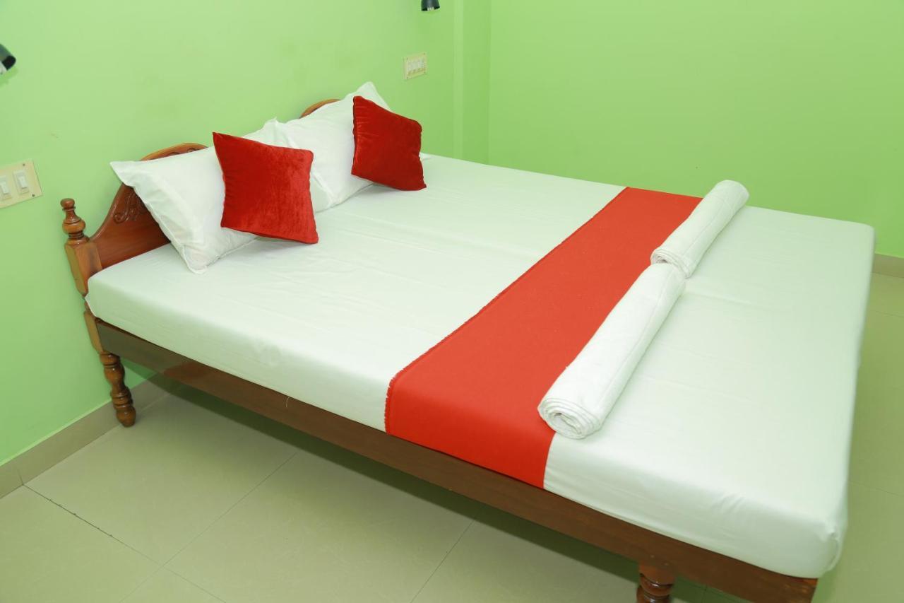 Shirleys Beach Hotel Kovalam Bagian luar foto
