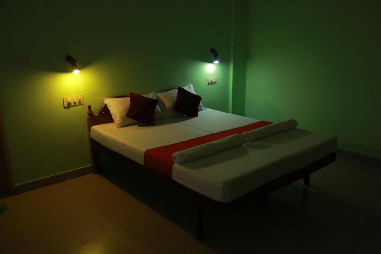 Shirleys Beach Hotel Kovalam Bagian luar foto