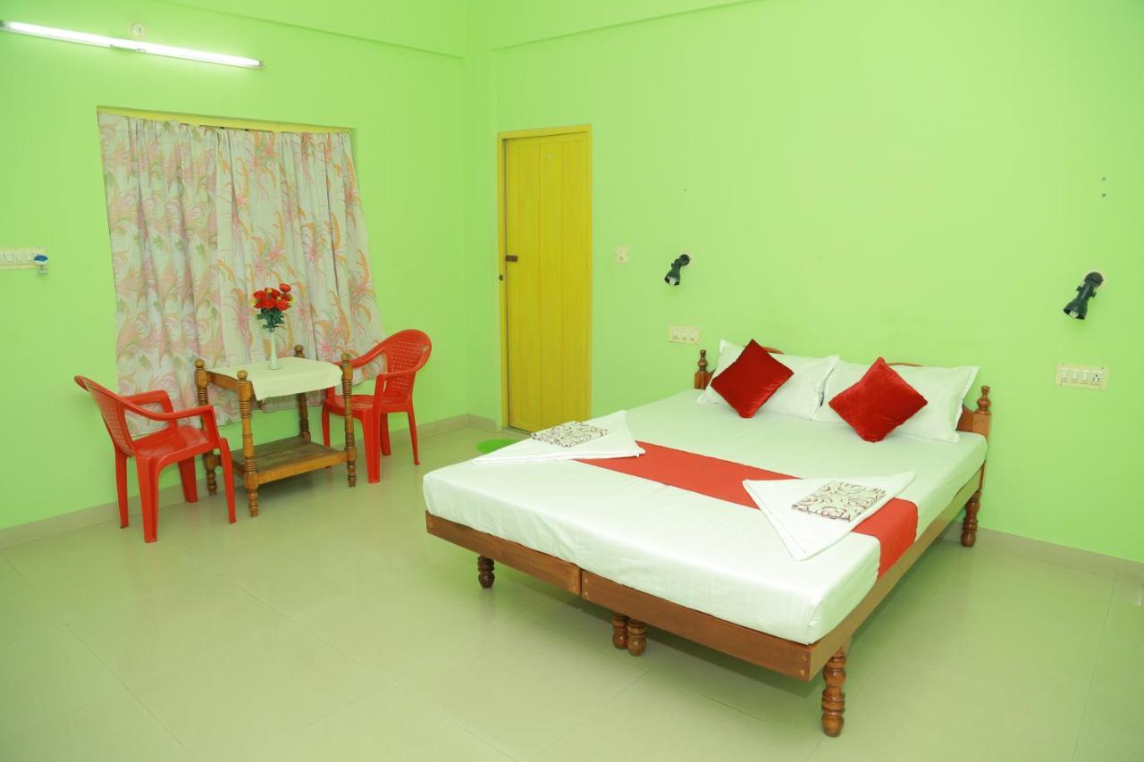 Shirleys Beach Hotel Kovalam Bagian luar foto