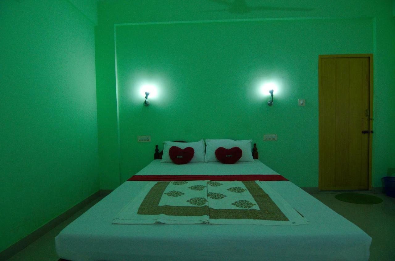 Shirleys Beach Hotel Kovalam Bagian luar foto