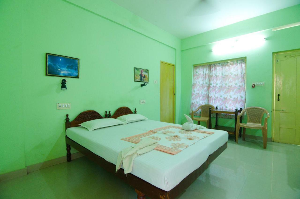 Shirleys Beach Hotel Kovalam Bagian luar foto